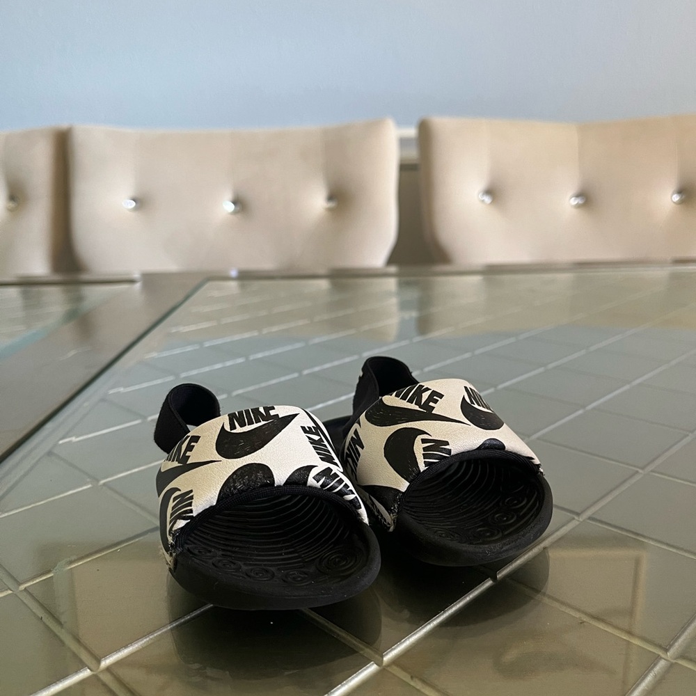 Nike Kids Sandals in Black and Cream